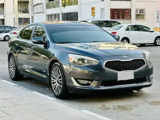 2014 Kia Cadenza في Sharjah سيارة مستعملة