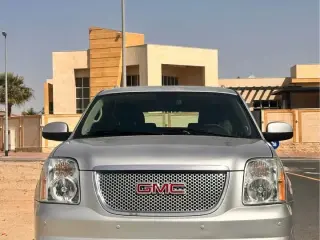 2013 GMC Yukon في Dubai سيارة مستعملة