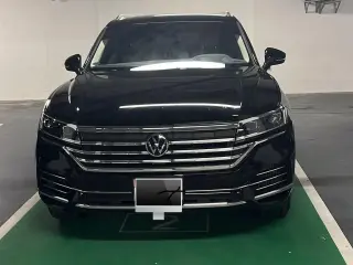 2023 Volkswagen Touareg في Abu Dhabi سيارة مستعملة