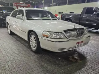 2007 Lincoln Town Car in Ajman used car