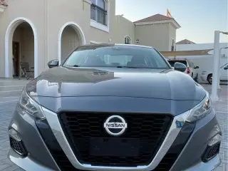 2021 Nissan Altima في Abu Dhabi سيارة مستعملة