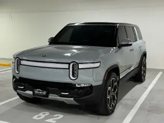 2024 Rivian Rt1 في Dubai سيارة مستعملة
