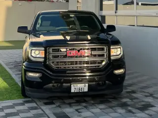 2017 GMC Sierra في Dubai سيارة مستعملة