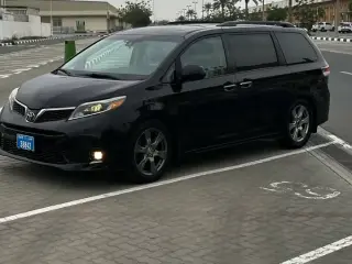 2018 Toyota Sienna in Dubai used car