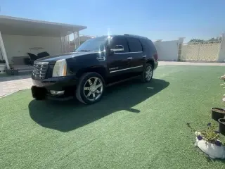 2008 Cadillac Escalade في Sharjah سيارة مستعملة