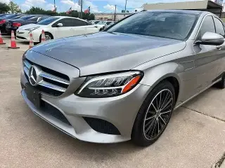 2019 Mercedes-Benz 300 في Umm Al Quwain سيارة مستعملة