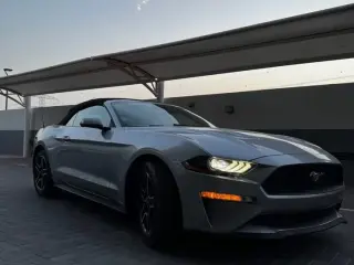 2021 Ford Mustang في Dubai سيارة مستعملة