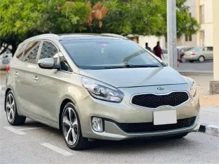 2014 Kia Carens في Sharjah سيارة مستعملة