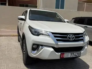 2017 Toyota Fortuner في Abu Dhabi سيارة مستعملة