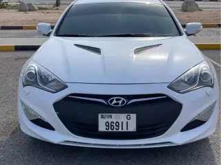 2015 Hyundai Genesis في Dubai سيارة مستعملة