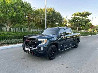 2021 GMC Sierra في Dubai سيارة مستعملة