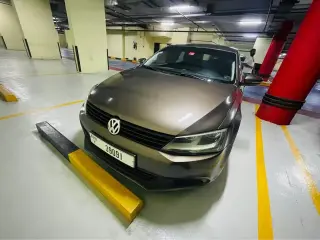 2013 Volkswagen Jetta في Dubai سيارة مستعملة