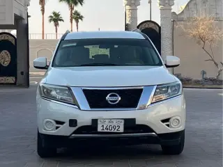 2013 Nissan Pathfinder في Al Ain سيارة مستعملة