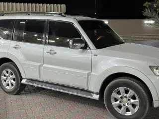 2014 Mitsubishi Pajero in Dubai used car