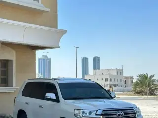 2017 Toyota Land Cruiser in Dubai used car