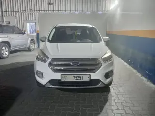 2018 Ford Escape في Dubai سيارة مستعملة