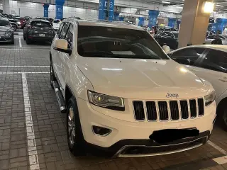 2014 Jeep Cherokee في Dubai سيارة مستعملة