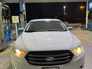 2016 Ford Taurus in Dubai used car