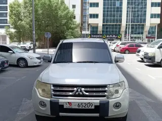 2011 Mitsubishi Pajero in Abu Dhabi used car
