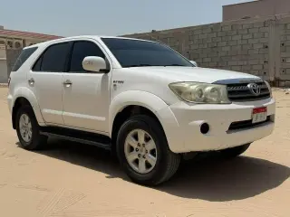 2009 Toyota Fortuner في Ajman سيارة مستعملة