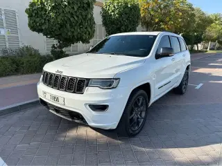2021 Jeep Grand Cherokee في Dubai سيارة مستعملة