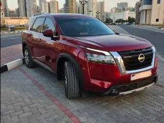 2022 Nissan Pathfinder في Dubai سيارة مستعملة