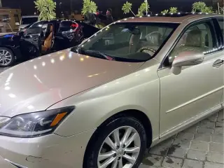 2011 Lexus ES in Dubai used car