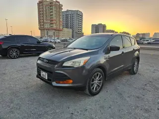 2015 Ford Escape في Dubai سيارة مستعملة