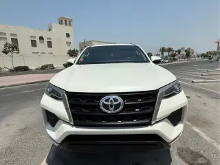 2022 Toyota Fortuner في Dubai سيارة مستعملة