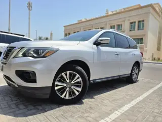 2018 Nissan Pathfinder في Abu Dhabi سيارة مستعملة