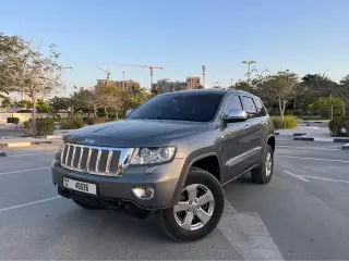 2012 Jeep Grand Cherokee في Dubai سيارة مستعملة