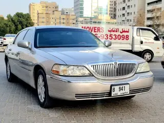 2009 Lincoln Town Car in Sharjah used car