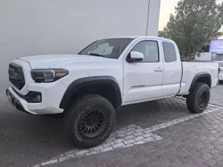 2016 Toyota Tacoma في Dubai سيارة مستعملة