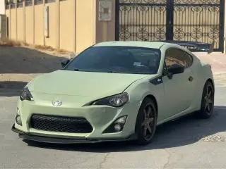 2015 Toyota 86 في Dubai سيارة مستعملة