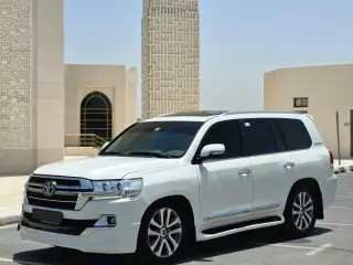 2017 Toyota Land Cruiser in Dubai used car
