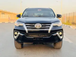 2017 Toyota Fortuner في Dubai سيارة مستعملة