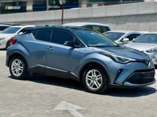 2022 Toyota CHR في Dubai سيارة مستعملة
