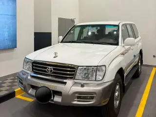 2000 Toyota Land Cruiser in Dubai used car