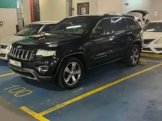2016 Jeep Grand Cherokee في Dubai سيارة مستعملة