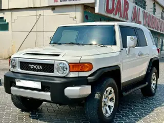 2020 Toyota FJ Cruiser في Dubai سيارة مستعملة