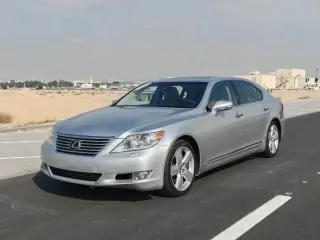 2011 Lexus LS 460 في Sharjah سيارة مستعملة
