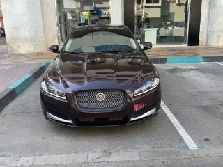 2014 Jaguar XF في Abu Dhabi سيارة مستعملة