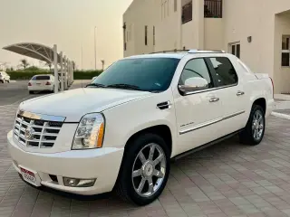 2011 Cadillac Escalade in Al Ain used car