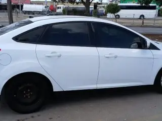 2012 Ford Focus في Dubai سيارة مستعملة