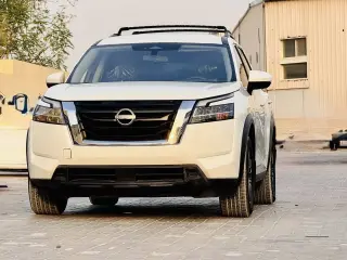 2022 Nissan Pathfinder في Dubai سيارة مستعملة