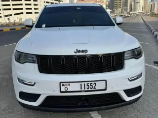 2020 Jeep Grand Cherokee في Dubai سيارة مستعملة