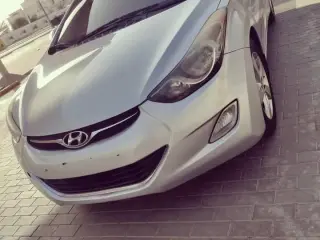2013 Hyundai Elentra في Dubai سيارة مستعملة