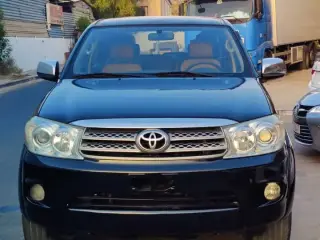 2011 Toyota Fortuner في Dubai سيارة مستعملة