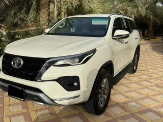 2022 Toyota Fortuner في Dubai سيارة مستعملة