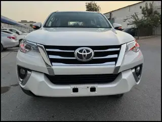 2017 Toyota Fortuner في Dubai سيارة مستعملة